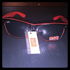 Ray-Ban Wayfarer Sunglasses • Designer